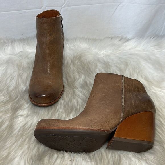 Kork-Ease Natalya Dark Tan Distressed Leather Side Zip Booties Sz 7.5 - Picture 1 of 8